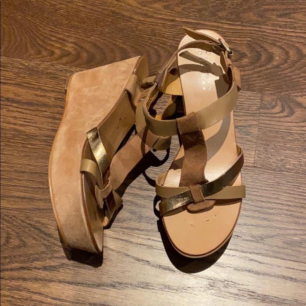 Barney beige and gold suede wedges
